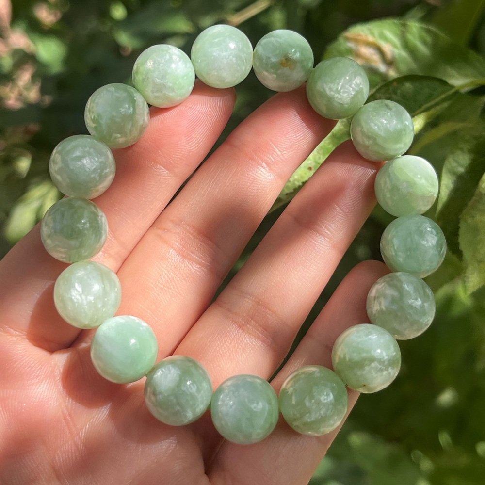 12.5mm stretchable flashy light green mica bracelet - Picture 2 of 9